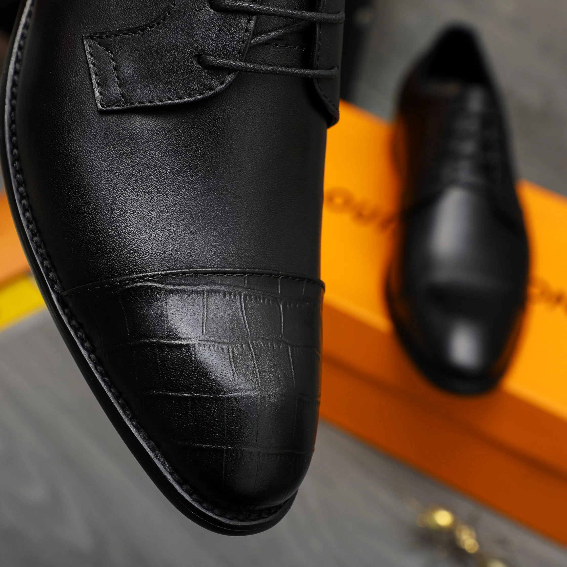 Men's shoes 💰p460 Product trademark: LV (Louis Vuitton) business lace-up leather shoes True size: 39-44 Product material: Selected high-quality cowhide stitched with stone pattern cowhide upper, cowhide lining, original rubber outsole